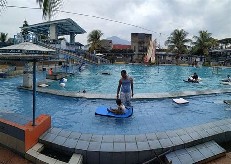 semar kolam renang