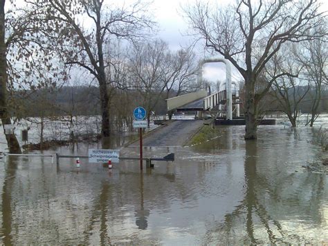 Sie dürfen ihre drohne nach wie vor nutzen, müssen sich jedoch beim luftfahrtbundesamt registrieren, wenn ihre drohne eine. Ruhr-Hochwasser Foto & Bild | deutschland, europe ...