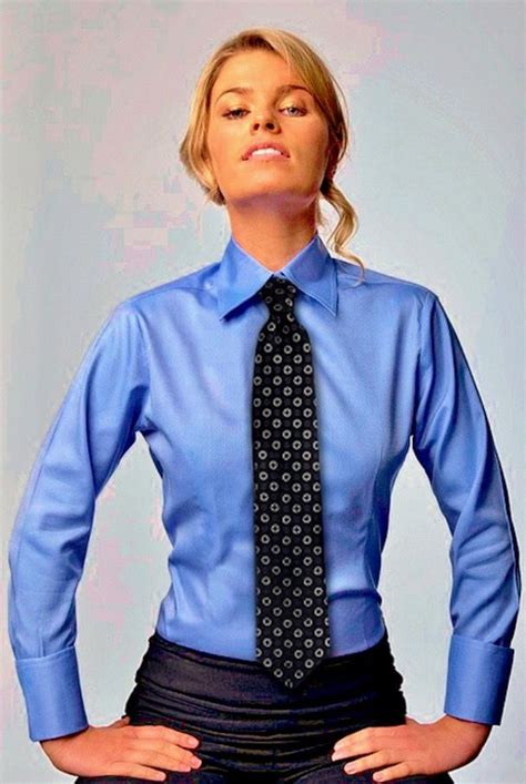Pin By Mallinson On Women In Tie Women Wearing Ties Suit Jackets For
