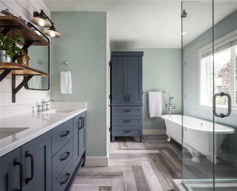 According to houzz, three out of four homeowners (77%) install new mirrors during a master bathroom renovation, and most are now choosing lighted models. Modern Farmhouse - Unique Farmhouse Bathroom Design by Rockwood Cabinetry | Houzz in 2020 ...