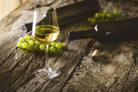White wine is delicious, refreshing and versatile. 12 Types of Dry White Wine | LoveToKnow
