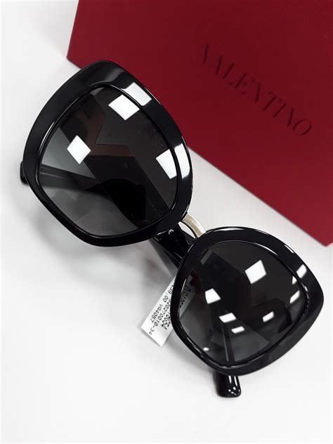 Sunglasses Storage Cute Sunglasses Square Sunglasses Sunnies All Black Fashion Daily
