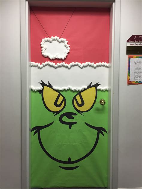 10 Christmas Theme Door Decorations