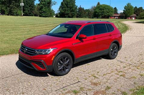 Volkswagen Tiguan First Drive Review Popular For A Reason Carbuzz