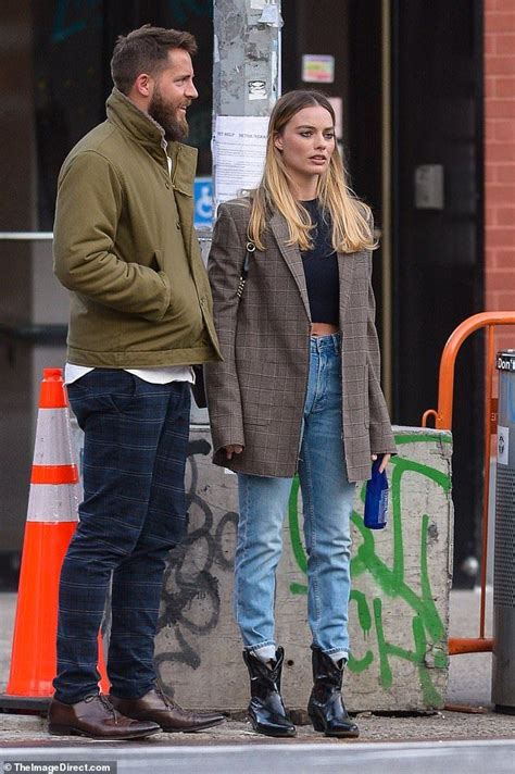 Ма́рго эли́с ро́бби — австралийская актриса и кинопродюсер. Margot Robbie and husband Tom Ackerly are the picture of ...