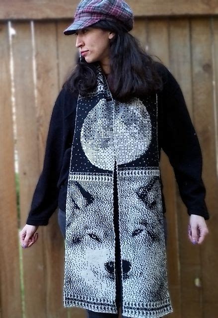 Amazing Double Knit Wolf Themed Scarf Uses Pointillism To