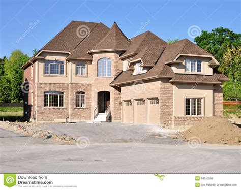 It will take some time until you figure out exactly how you want to decorate the walls in your new home. Brand New House With A Triple Garage Stock Photo - Image ...
