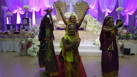 Laman pengantin because the reason is people may hold their wedding events in peaceful place and offer natural beauty. Pakej Perkahwinan, Hari Raya, Puasa, Live Band Kebudayaan ...
