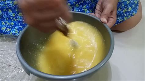 Ohya untuk dijual dan tambahan rasa manis, bisa dikasih coretan coklat putih di atasnya seperti gambar di atas. TUTORIAL MEMBUAT BOLU KETAN HITAM SPESIALL!!! (100% Buatan Rumah) - YouTube