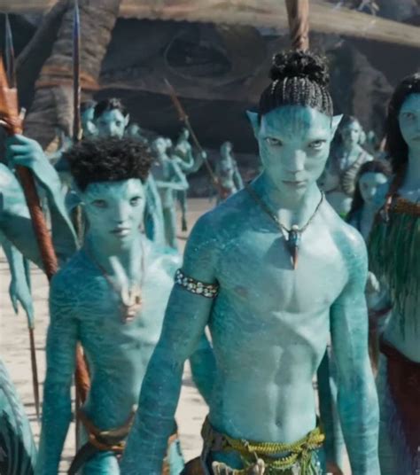 The Avatars From Avatar Are All Dressed Up In Blue And Green Costumes