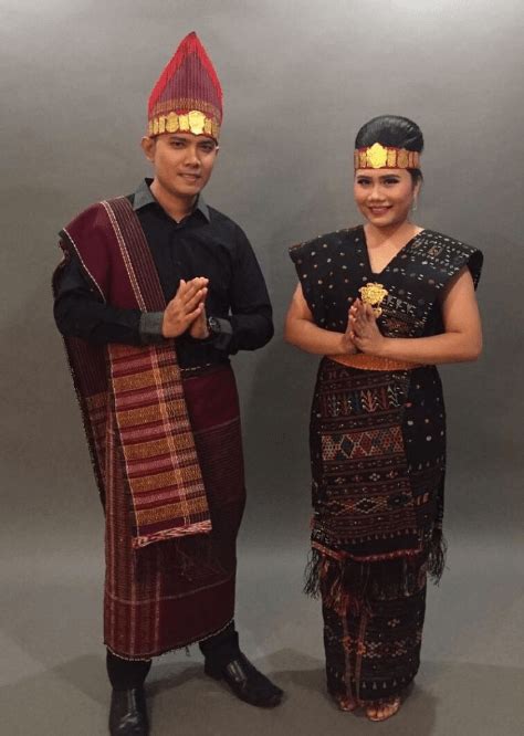 Nama Pakaian Adat Sumatera Utara Dari Berbagai Suku