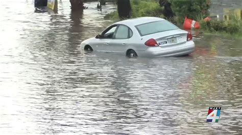Heavy Rain Floods Jacksonville Streets Youtube