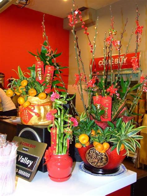 In the days coming up to new year every family buys presents, decorations, food, new clothes and people have their hair cut. Chinese New Year Decorating Ideas | Chinese new year ...