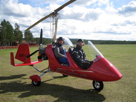 We started with trikes, 2 years later with fixed wing and since 2007 we are operating as well auto gyros. gyrokopter-14 - Äventyret fortsätter...
