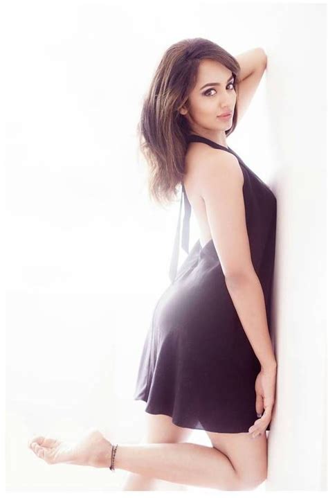 Actress Tejaswi Madivada Hot And Sexy Photoshoot