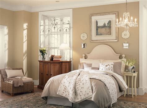 Sunny Bedroom In Neutral Paint Colors Viahousecom