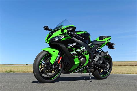 For some the lively '04 model was a little too racy, which meant kawasaki tried to calm things down with the 06 model. Review: 2016 Kawasaki Ninja ZX-10R - CycleOnline.com.au