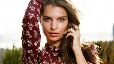 Emily Ratajkowski On Her Beauty Regimen And How She Doesnt Use A