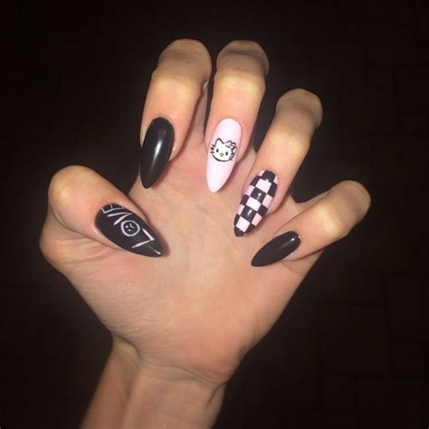 Sophisticated Grunge Nails Ideas Can Make You Looks More Elegant In