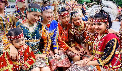 Amazing to see how people live like this and they always seem so happy. The Gaddang of the Philippines | Wycliffe Bible Translators