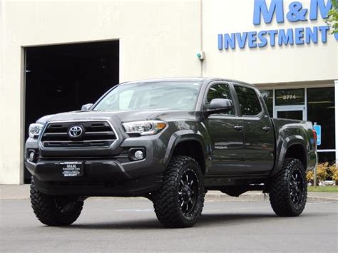 Installing a toyota tacoma lift kit! 2017 Toyota Tacoma SR5 V6 / 4x4 / Double cab / Backup ...