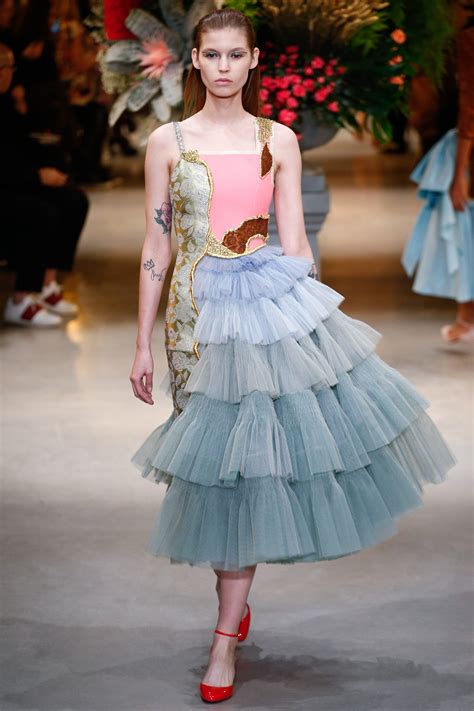 Viktor And Rolf Spring 2017 Couture Fashion Show In 2020 Fashion