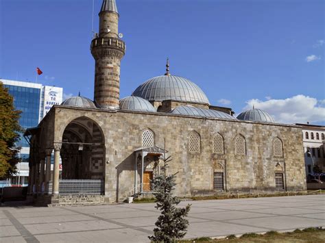 Erzurum, türkiye'de yer alan şehir ve ülkenin 81 ilinden biri.2'dir. erzurum seyahatnamesi: ERZURUM MERKEZ LALAPAŞA CAMİ