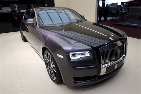 The ghost dimensions is 5569 mm l x 1948 mm w x 1550 mm h. Rolls-Royce Ghost Elegance Shines Bright Like a Diamond