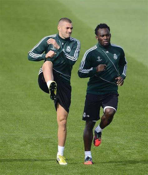 Est ce qu il avait deja dans sa bio twitter @equipedefrance il y a un mois ? Karim Benzema Fans (@K_Benzema_Fans) | Twitter