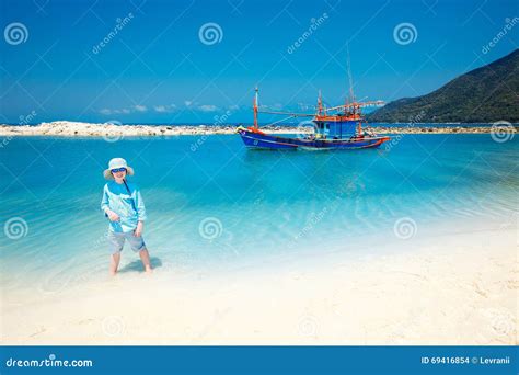 Netter Kleiner Junge Auf Malibu Strand Bei Koh Phangan Island Thailand