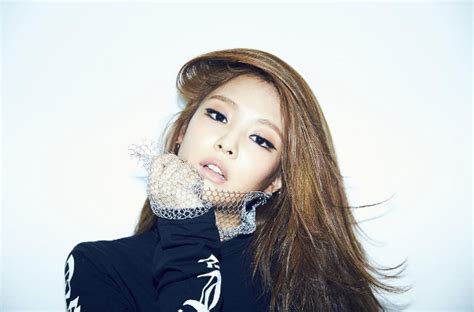 Blackpink (블랙핑크) consists of 4 members: BLACKPINK Releases New Profile Pictures and Shows off ...