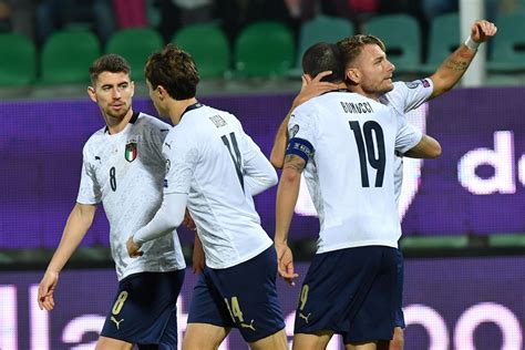 Die schweiz bleibt auch im zweiten spiel der europameisterschaftsvorrunde ohne sieg und ohne das schlussresultat haben sich die italiener auf jeden fall verdient. EM-Qualifikation: Irland sichert der Schweiz Gruppensieg ...