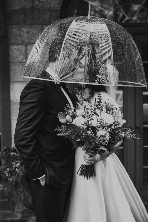 Bride And Groom Photos On A Rainy Day Rain Wedding Photos Bridal Photos Wedding Photoshoot