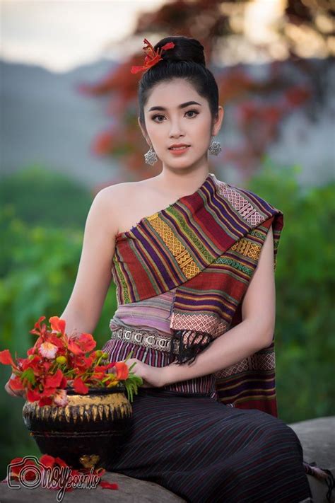 Lao Traditional Costume Laos Dresses Skirt ผู้หญิง นางแบบ เพศหญิง