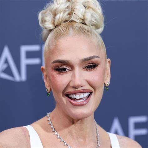Fans Think Gwen Stefani Looks Unrecognizable Without Lip Fillers In New Throwback Video