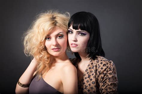 Deux Jeunes Filles Lesbiennes Photo Stock Image Du Dame