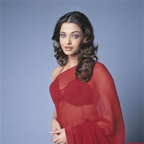 bollywood sexy images aishwarya rai hot in red saree