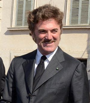 Di yamamay, scendono in campo a difesa dell'imprenditoria. Flavio Cattaneo amministratore delegato di Ntv