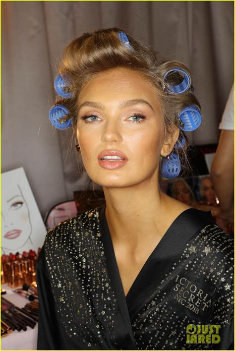 Victoria S Secret Models Get Hair And Makeup Done Backstage At Fashion Show 2018 Photo 4177723