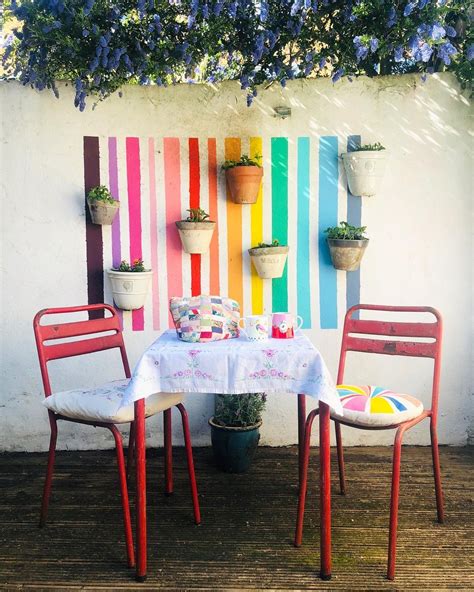 Garden furniture painting and for your other paint jobs. This garden paint idea can transform a boring wall in just ...