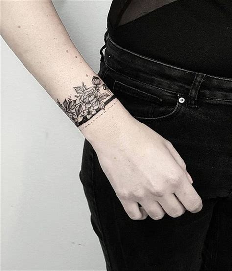 50 Meaningful Wrist Bracelet Floral Tattoo Designs For You Page 5 Of