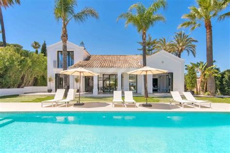Beautiful Recently Renovated Villa Located On The Golf Valley In Las