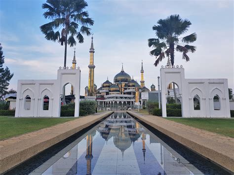 Terengganu is internationally known as the nesting sites for the giant leather back turtle and the home of wooden boats and yacht maker. Touring Kuala Terengganu with Public Transport ...