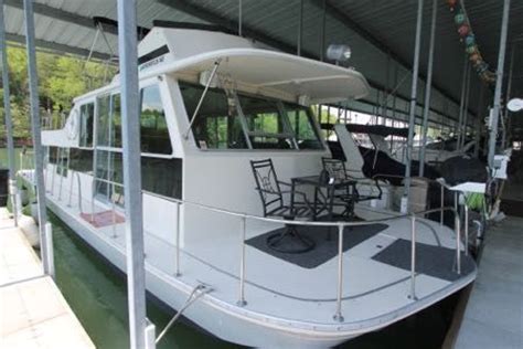 Super 80 houseboats 16′ wide x 80′ long, 6 bedrooms with vanity, 2 bathrooms with shower, full kitchen, television with dvd, flybridge with canopy, sleeps 12 people, central air condtioning, full size. 17 Best images about Houseboats under 100,000 on Pinterest ...