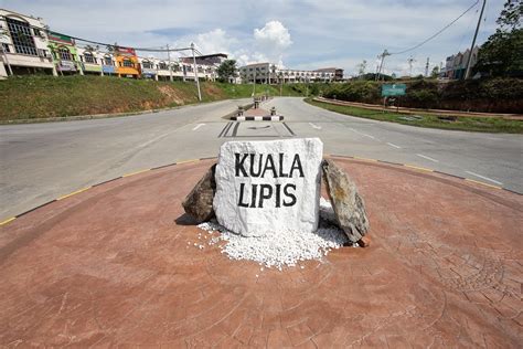 Lipis was blessed with many types of minerals such as tin and gold, and products from the surrounding forests. Boleh Bokeh: Day 1: Kuala Lipis