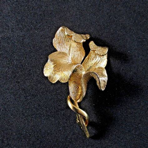 Coro Vintage Large Iris Flower Brooch Textured Gold Tone Retro Classic