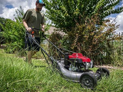 Best Self Propelled Lawn Mowers With Reviews In 2023