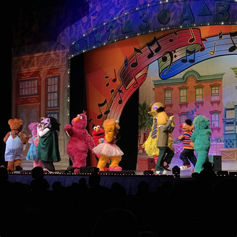 Sesame Street Live Review Gone With The Twins