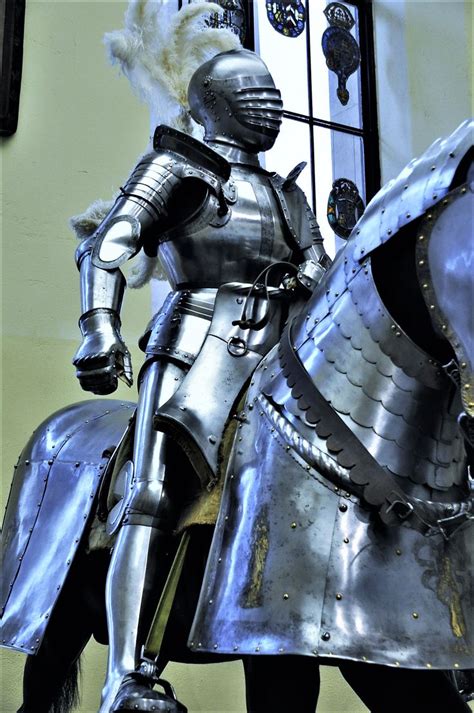 Pin By Chris Ohlgren On Medieval Armor Ancient Armor Medieval Armor Knight Armor
