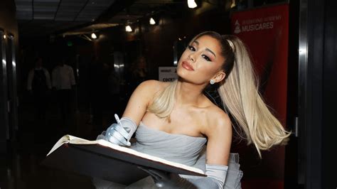 Ariana Grande Fans Confused After Pregnancy Bump Instagram Post